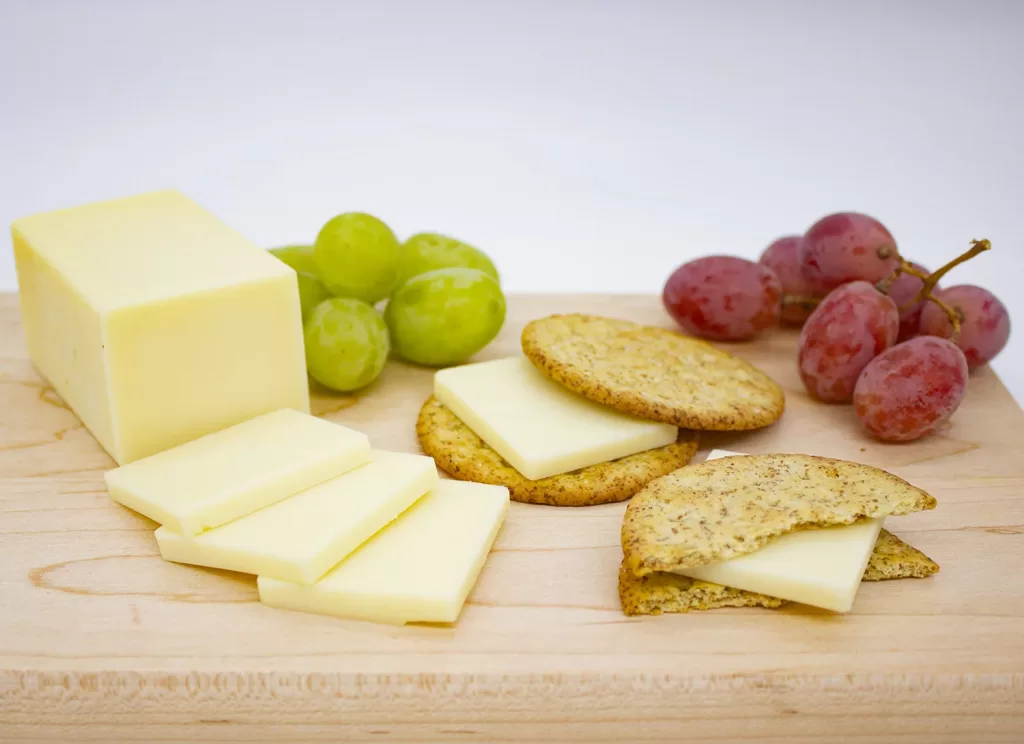 پنیر چدار سفید یا پنیر چدار زرد